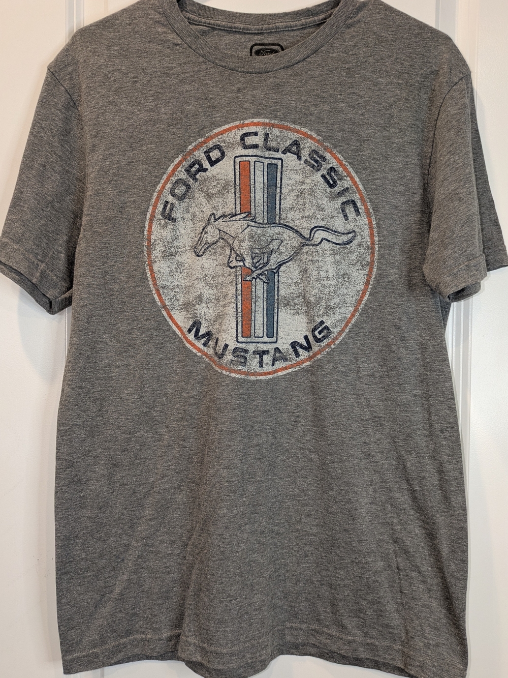 Ford Classic Mustang Graphic Tee Gray Distressed Logo Shirt Medium